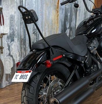M8ソフテイル ストリートボブ、スリム ライセンスプレートリロケーションブラケット TC Bros