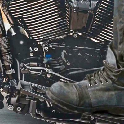 M8 ツーリング APEX SS3 バガー・フットコントロールキット (ブラック) KRAUS