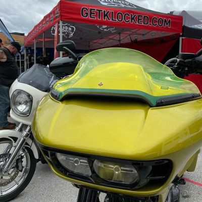 クロックワークス KOLOR FLARE ウインドシールド 9インチ イエロー 2015以降ロードグライド