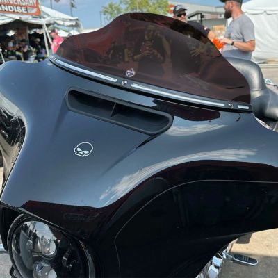 2014以降 FLHT、FLHX KOLOR FLARE ウインドシールド 6.5インチ ブロンズ クロックワークス