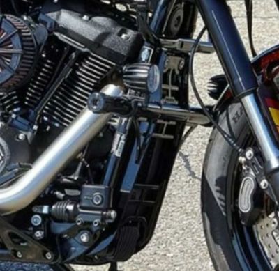 Ricks Motorcycles Clubstyle フロント・クラッシュバー (820mm幅) 【M8 ローライダーST】