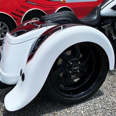 Paul Yaffe SWOOP トライク ストレッチ・リアフェンダー 右用 (スムース) 【M8トライク フリーホイーラー、ロードグライド3】