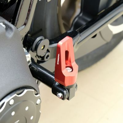 SPEEDRA アルミ パッセンジャーフットペグ (レッド) 【M8 ソフテイル、スポーツスターS、ナイトスター】
